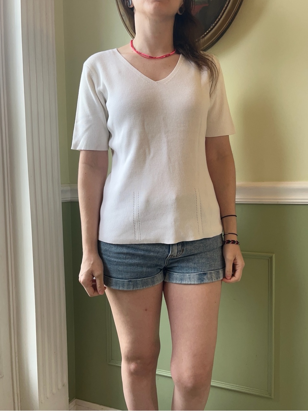 Dress Barn Y2K white V neck ribbed half sleeve top